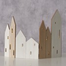 Hus på rekke med lys thumbnail