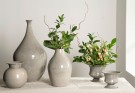 Gråbeige vase i metall - 32 cm høy thumbnail