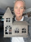 Kirke i metall - 31 cm høy thumbnail