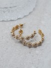 Øredobber med hvite blomster thumbnail
