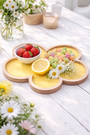 Blomsterfat gulfarge og tre