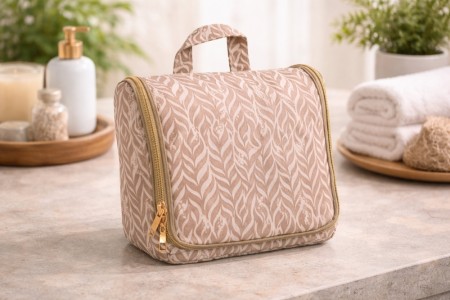 Toalettmappe brun med oppheng og gulldetaljer