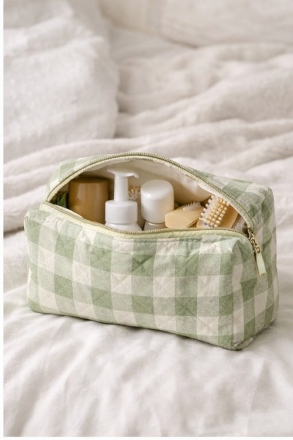 Prisen gjelder for den minste toalettvesken på bildet.