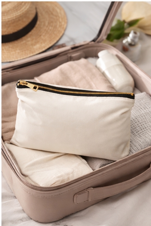 Bredde:	23 cm
Høyde:	16 cm
Materiale:	TEKSTIL - POLYESTER (FLØYEL)