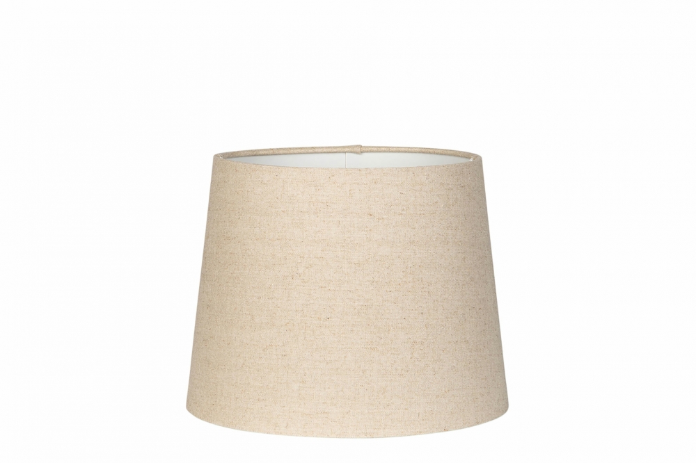 Konisk lampeskjerm i et stilig design som passer både som lampefot og taklampe. Håndlaget design som betyr at små variasjoner kan forekomme og at alle skjermer har et unikt utseende. 