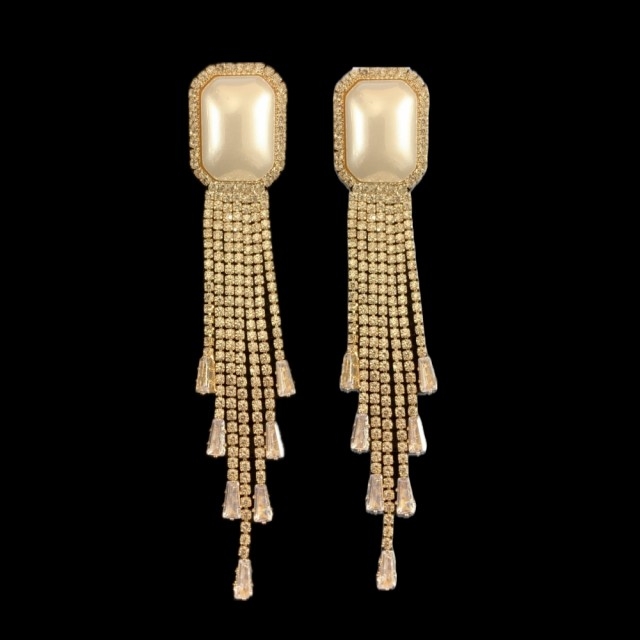18K forgylte ørepynt med klare Zirkonia, perle og 925S sølvstift
Materiale: Brass + 925S + Zirkonia + Perle
Farge: Forgylt / Klar / Perle