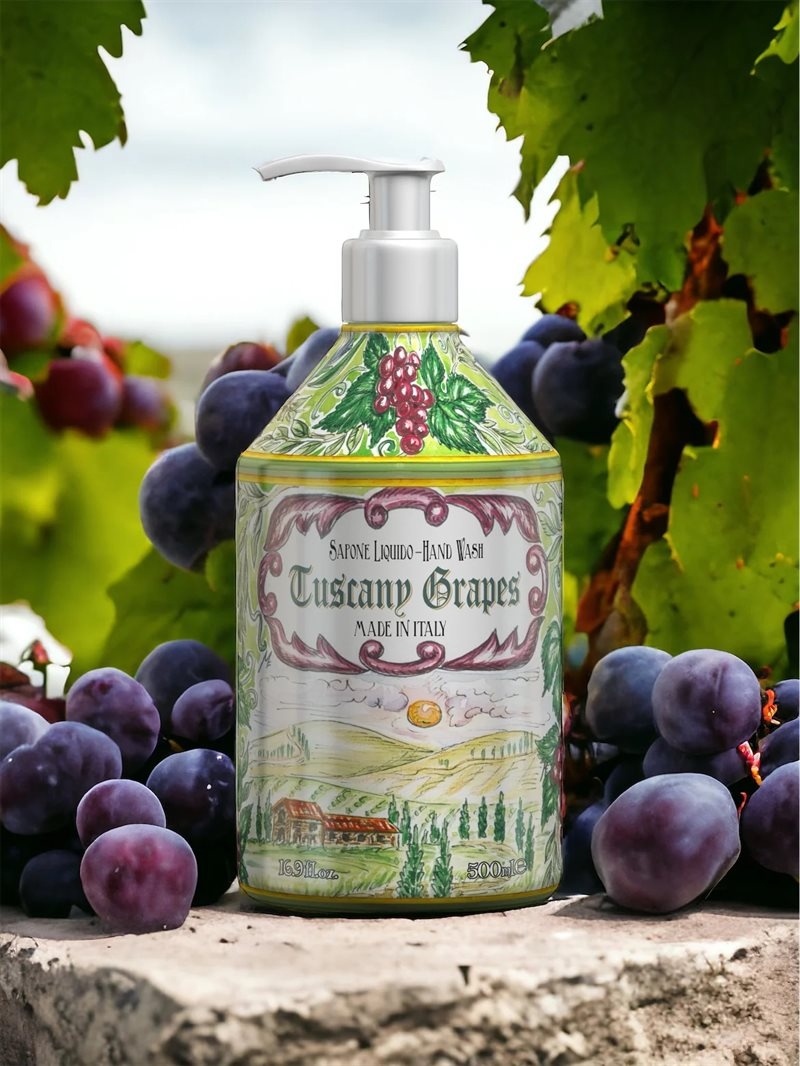 Herlig flytende såpe beriket med Aloe Vera juice og Vit E for ekstra fuktighet og næring til huden. Motvirker tørr hud, holder den myk, og etterlater en nydelig frisk duft. 500 ml.