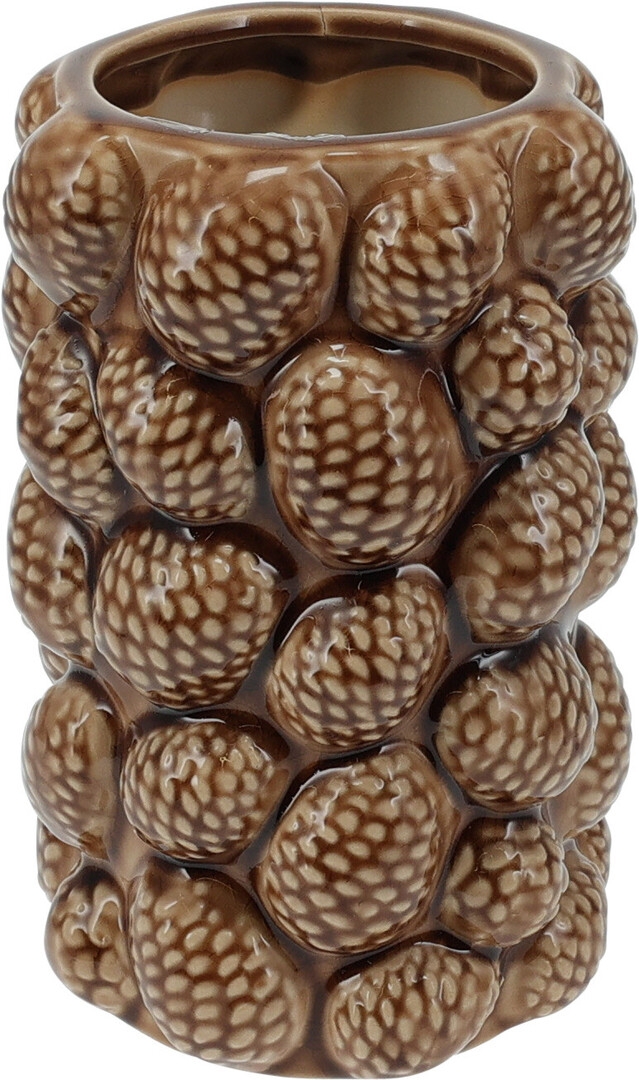 Vasen er 23 cm høy og 15 cm bred.