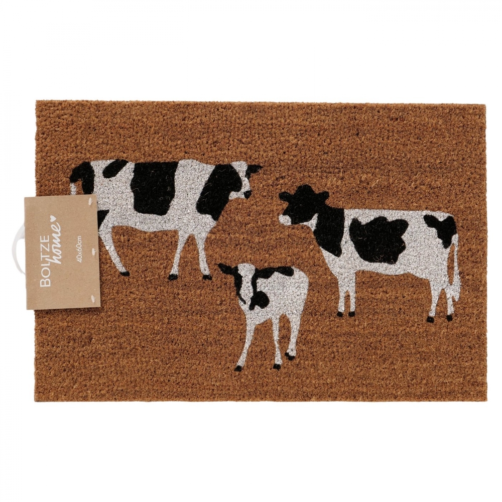 Dørmatten er laget av en kombinasjon av PVC og kokosfiber, med en matt overflatefinish og et flerfarget trykt kumotiv. Det rektangulære formatet måler 60 x 40 cm. Den integrerte sklisikringsfunksjonen øker sikkerheten i bruk. 