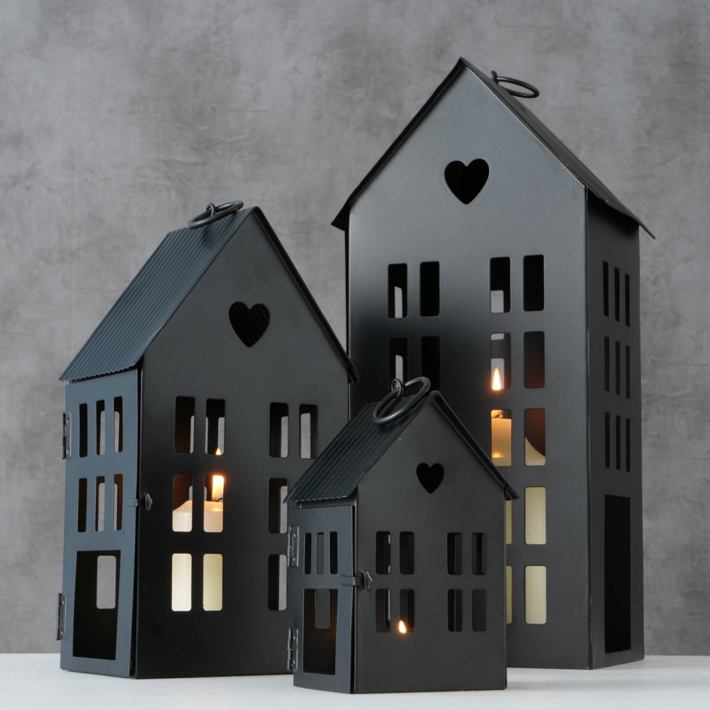 Sorte metall lykter med sjarm, høyden er fra 13 - 35 cm.