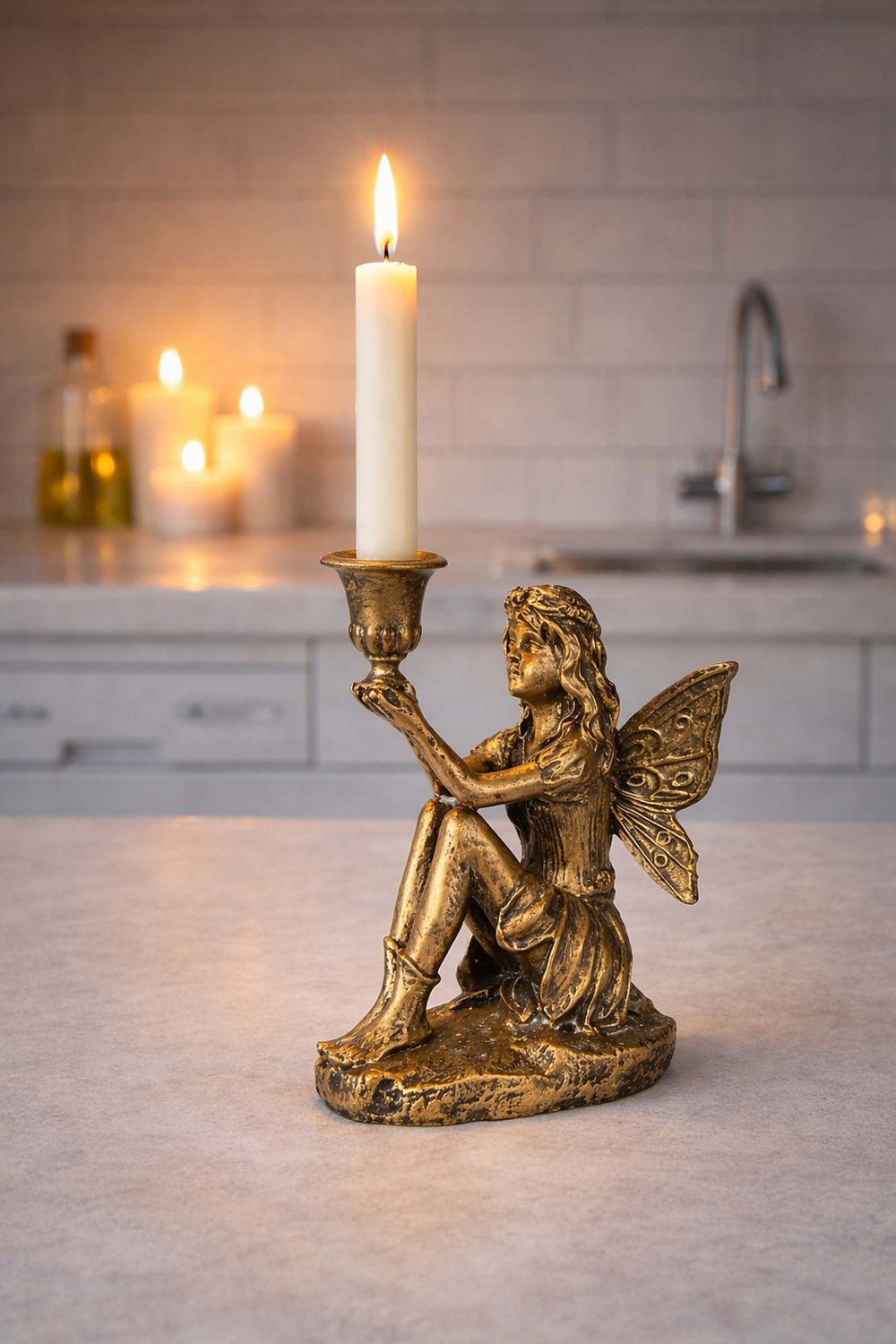 Lysestake i messing - ett nydelig blikkfang på lysfatet! 14 x 11 x 18 cm