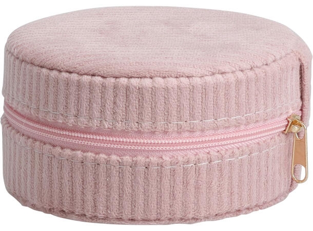 9,5 x 5,5 cm. Flere rom og speil i smykkeskrinet. Glidelås i gullfarge.