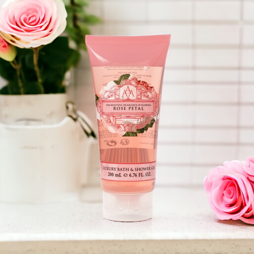 Duft:
Med en herlig forførende duft av duggfriske roseblader
200 ml.