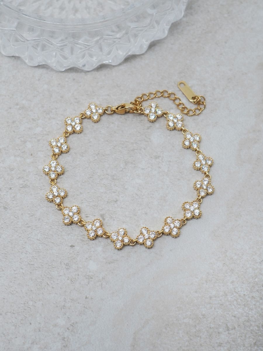 Nydelig armbånd med flotte deltaljer!